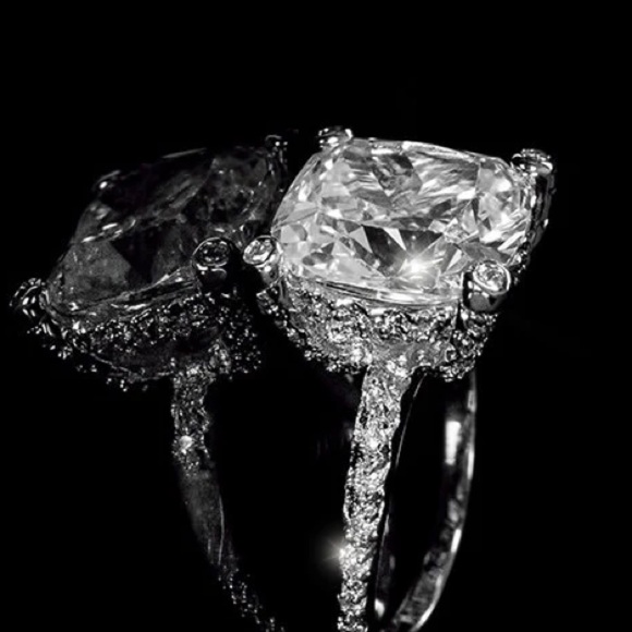 Vintage NWT’s Cubic Zirconia Statement Ring Size 7 approx 1.5 carats - Picture 3 of 9